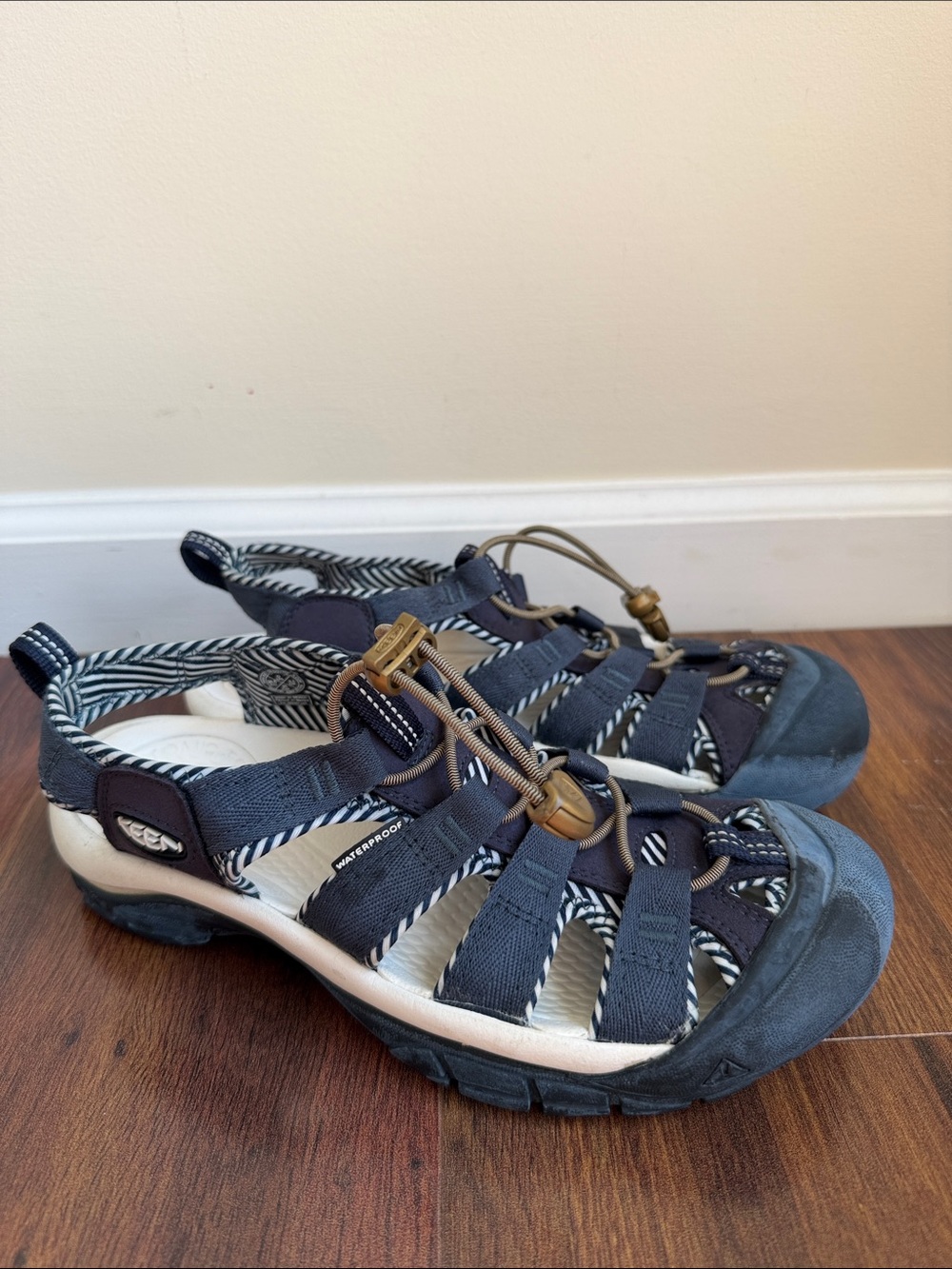 Keen Newport Sandals Drawstring Navy White Womens 8